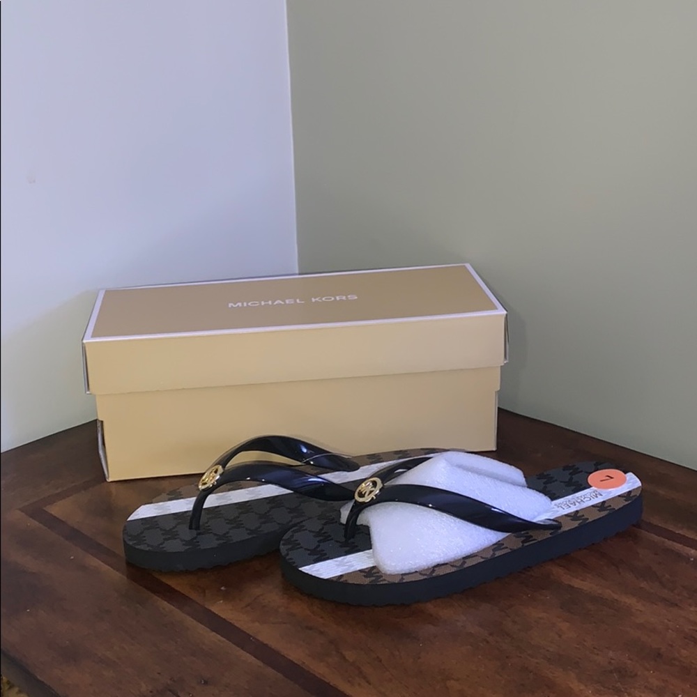 michael kors flip flops
